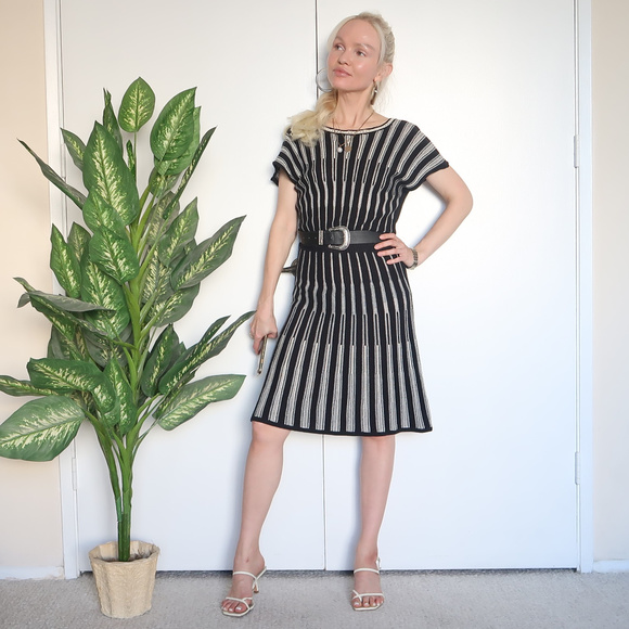 French Connection Dresses & Skirts - French Connection midi short sleeve knit dress